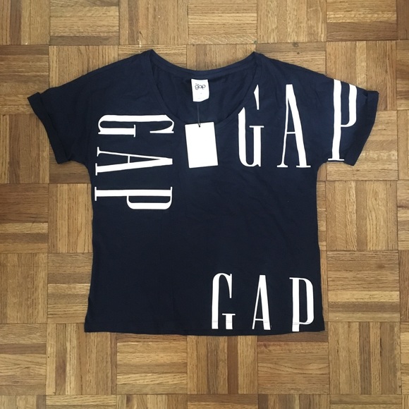 GAP Tops - NWT Gap t-shirt 100% cotton